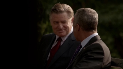 WHITE_COLLAR_-_E4X16_IN_THE_WIND_1214.jpg