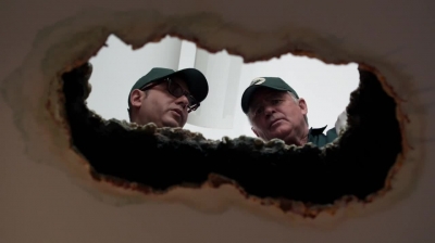 WHITE_COLLAR_-_E4X16_IN_THE_WIND_1317.jpg