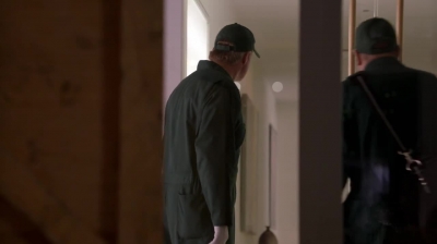 WHITE_COLLAR_-_E4X16_IN_THE_WIND_1324.jpg