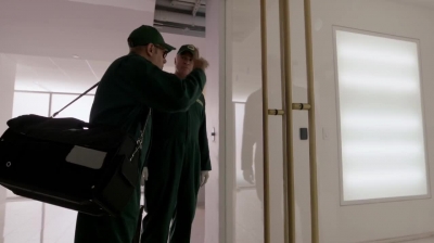 WHITE_COLLAR_-_E4X16_IN_THE_WIND_1332.jpg