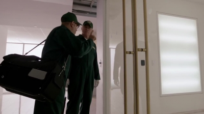 WHITE_COLLAR_-_E4X16_IN_THE_WIND_1333.jpg