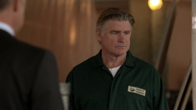 WHITE_COLLAR_-_E4X16_IN_THE_WIND_1417.jpg