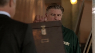 WHITE_COLLAR_-_E4X16_IN_THE_WIND_1418.jpg