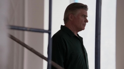WHITE_COLLAR_-_E4X16_IN_THE_WIND_1425.jpg