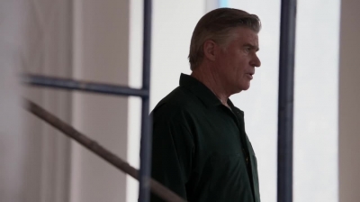 WHITE_COLLAR_-_E4X16_IN_THE_WIND_1426.jpg