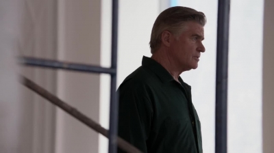 WHITE_COLLAR_-_E4X16_IN_THE_WIND_1429.jpg