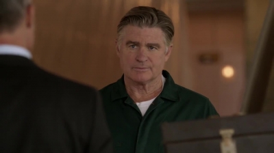 WHITE_COLLAR_-_E4X16_IN_THE_WIND_1435.jpg