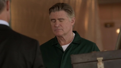 WHITE_COLLAR_-_E4X16_IN_THE_WIND_1436.jpg