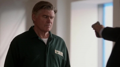 WHITE_COLLAR_-_E4X16_IN_THE_WIND_1486.jpg
