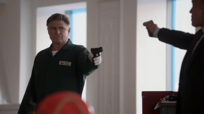 WHITE_COLLAR_-_E4X16_IN_THE_WIND_1496.jpg