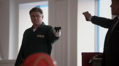 WHITE_COLLAR_-_E4X16_IN_THE_WIND_1498.jpg