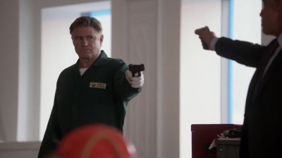 WHITE_COLLAR_-_E4X16_IN_THE_WIND_1499.jpg