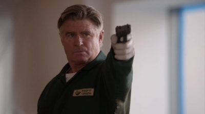 WHITE_COLLAR_-_E4X16_IN_THE_WIND_1502.jpg