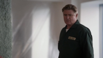 WHITE_COLLAR_-_E4X16_IN_THE_WIND_1510.jpg