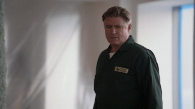 WHITE_COLLAR_-_E4X16_IN_THE_WIND_1512.jpg