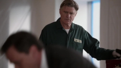 WHITE_COLLAR_-_E4X16_IN_THE_WIND_1518.jpg