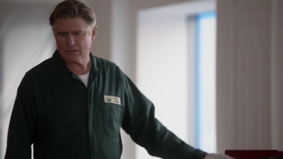 WHITE_COLLAR_-_E4X16_IN_THE_WIND_1523.jpg