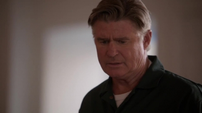 WHITE_COLLAR_-_E4X16_IN_THE_WIND_1530.jpg