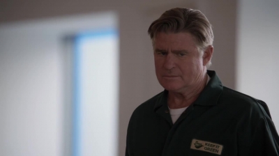 WHITE_COLLAR_-_E4X16_IN_THE_WIND_1540.jpg