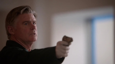 WHITE_COLLAR_-_E4X16_IN_THE_WIND_1559.jpg