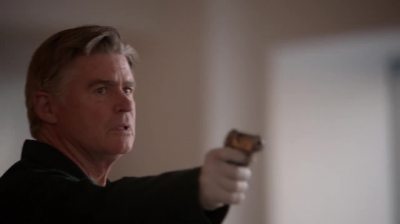 WHITE_COLLAR_-_E4X16_IN_THE_WIND_1561.jpg