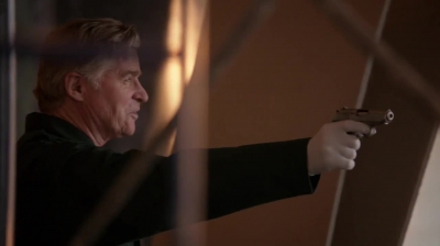 WHITE_COLLAR_-_E4X16_IN_THE_WIND_1565.jpg