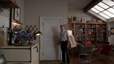 WHITE_COLLAR_-_E4X16_IN_THE_WIND_1586.jpg