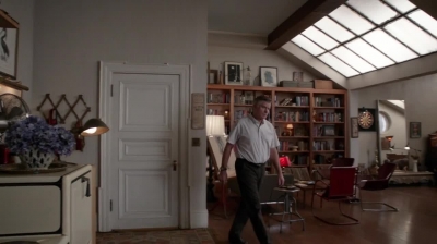 WHITE_COLLAR_-_E4X16_IN_THE_WIND_1594.jpg