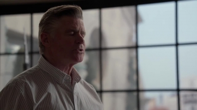 WHITE_COLLAR_-_E4X16_IN_THE_WIND_1660.jpg