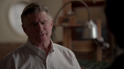 WHITE_COLLAR_-_E4X16_IN_THE_WIND_1683.jpg