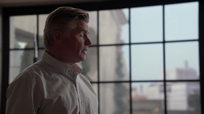 WHITE_COLLAR_-_E4X16_IN_THE_WIND_1712.jpg