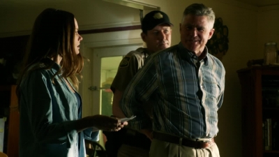 CSI_CRIME_SCENE_INVESTIGATION_-_E14X22_DEAD_IN_HIS_TRACKS_0056.jpg