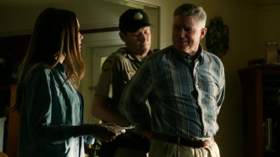 CSI_CRIME_SCENE_INVESTIGATION_-_E14X22_DEAD_IN_HIS_TRACKS_0058.jpg