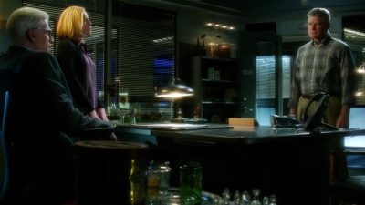 CSI_CRIME_SCENE_INVESTIGATION_-_E14X22_DEAD_IN_HIS_TRACKS_0146.jpg