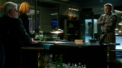CSI_CRIME_SCENE_INVESTIGATION_-_E14X22_DEAD_IN_HIS_TRACKS_0300.jpg