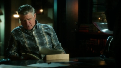 CSI_CRIME_SCENE_INVESTIGATION_-_E14X22_DEAD_IN_HIS_TRACKS_0386.jpg