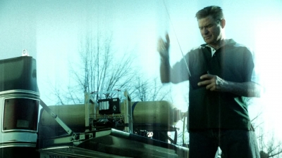 CSI_CRIME_SCENE_INVESTIGATION_-_E14X22_DEAD_IN_HIS_TRACKS_0420.jpg