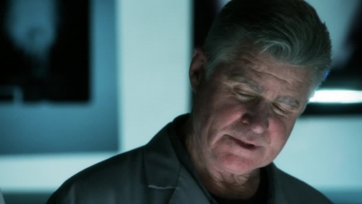 CSI_CRIME_SCENE_INVESTIGATION_-_E14X22_DEAD_IN_HIS_TRACKS_0625.jpg