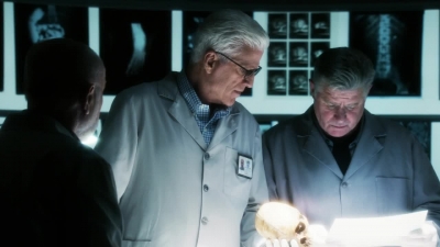 CSI_CRIME_SCENE_INVESTIGATION_-_E14X22_DEAD_IN_HIS_TRACKS_0757.jpg