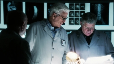 CSI_CRIME_SCENE_INVESTIGATION_-_E14X22_DEAD_IN_HIS_TRACKS_0758.jpg