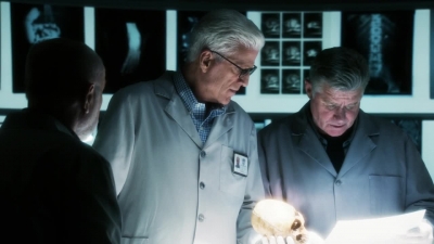 CSI_CRIME_SCENE_INVESTIGATION_-_E14X22_DEAD_IN_HIS_TRACKS_0759.jpg