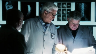 CSI_CRIME_SCENE_INVESTIGATION_-_E14X22_DEAD_IN_HIS_TRACKS_0760.jpg