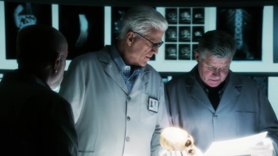 CSI_CRIME_SCENE_INVESTIGATION_-_E14X22_DEAD_IN_HIS_TRACKS_0761.jpg