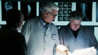 CSI_CRIME_SCENE_INVESTIGATION_-_E14X22_DEAD_IN_HIS_TRACKS_0762.jpg