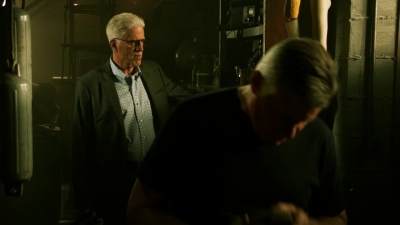 CSI_CRIME_SCENE_INVESTIGATION_-_E14X22_DEAD_IN_HIS_TRACKS_0848.jpg