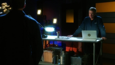 CSI_CRIME_SCENE_INVESTIGATION_-_E14X22_DEAD_IN_HIS_TRACKS_0973.jpg