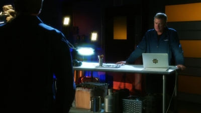 CSI_CRIME_SCENE_INVESTIGATION_-_E14X22_DEAD_IN_HIS_TRACKS_0977.jpg