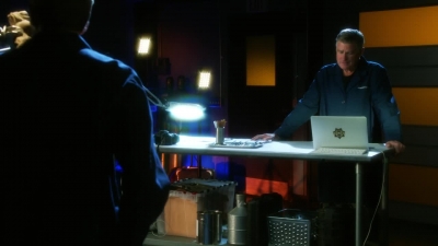 CSI_CRIME_SCENE_INVESTIGATION_-_E14X22_DEAD_IN_HIS_TRACKS_0978.jpg