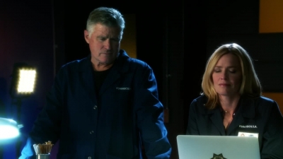 CSI_CRIME_SCENE_INVESTIGATION_-_E14X22_DEAD_IN_HIS_TRACKS_1027.jpg