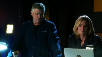 CSI_CRIME_SCENE_INVESTIGATION_-_E14X22_DEAD_IN_HIS_TRACKS_1028.jpg